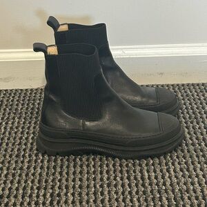 ANGULUS

Black Chelsea Track Sole Boots